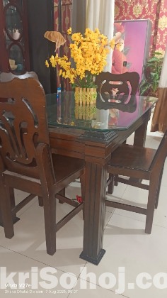 Dining table and 4 chair,  1 Chair problem